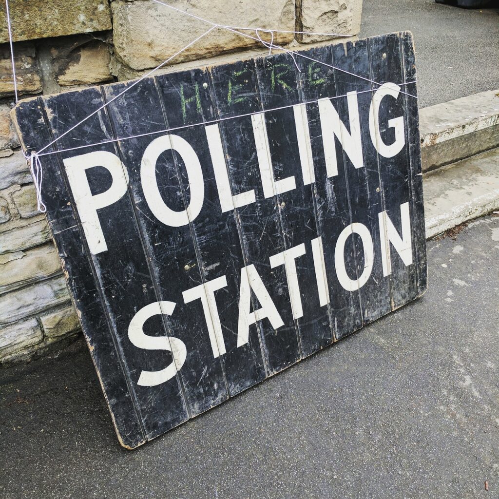 polling-station-2643466_1280 (1)